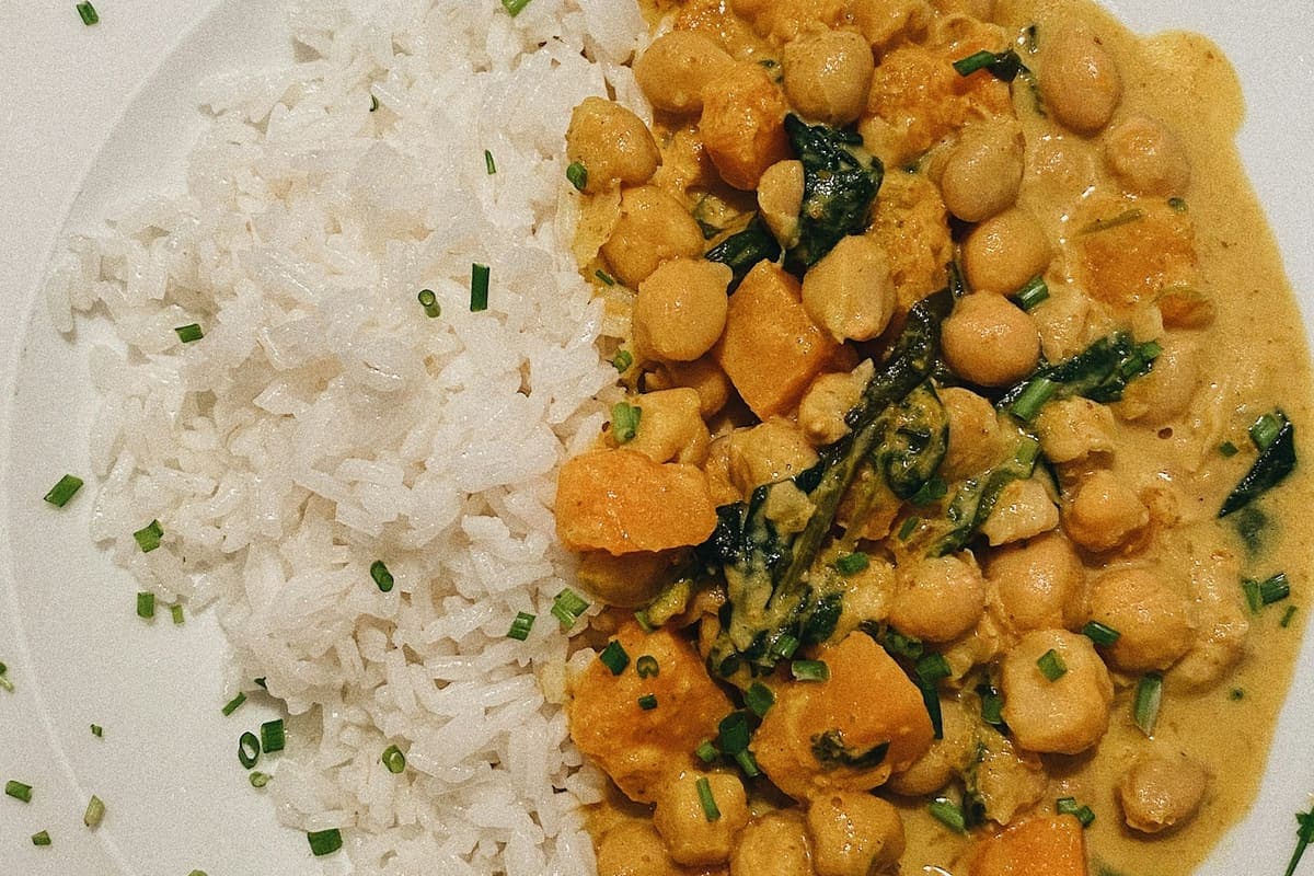 Curry met kikkererwten en spinazie