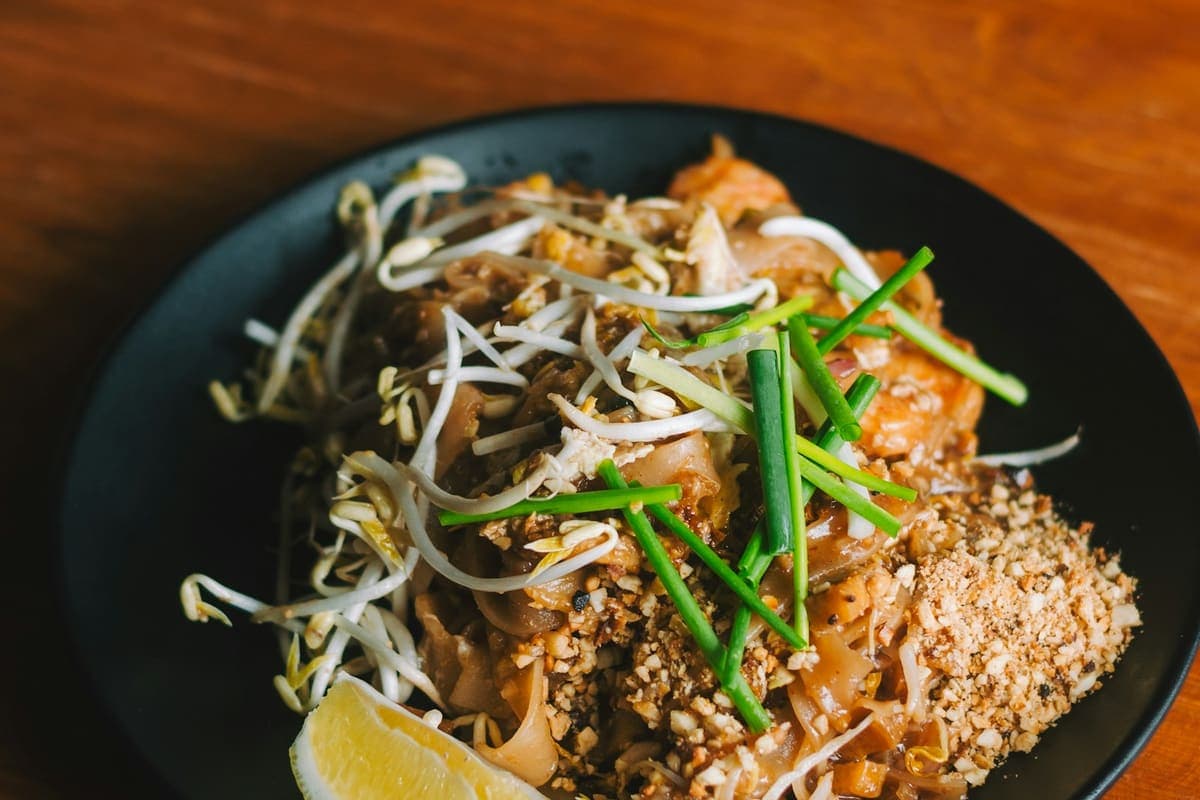 Vegan pad thai met tofu